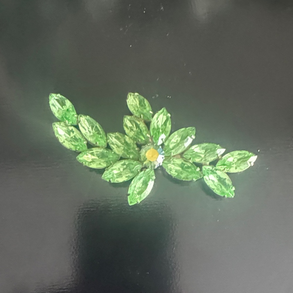 Vintage Green Rhinestone Leaf Brooch – UV Reactive – 1950s 1960s